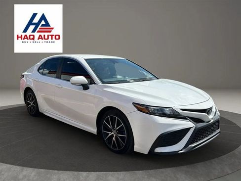 Used 2023 Toyota Camry SE FWD image 3