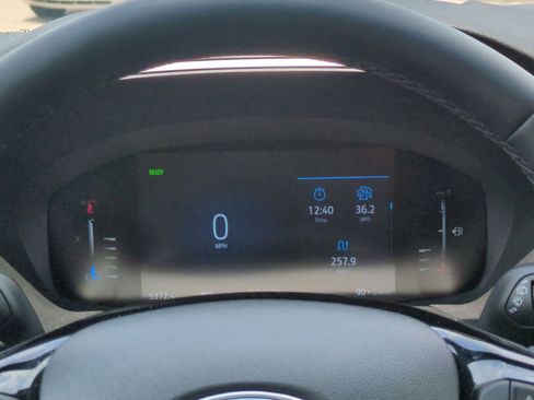 Used 2024 Ford Escape SE image 32