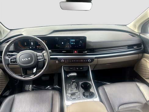 Used 2025 Kia Carnival FWD image 25