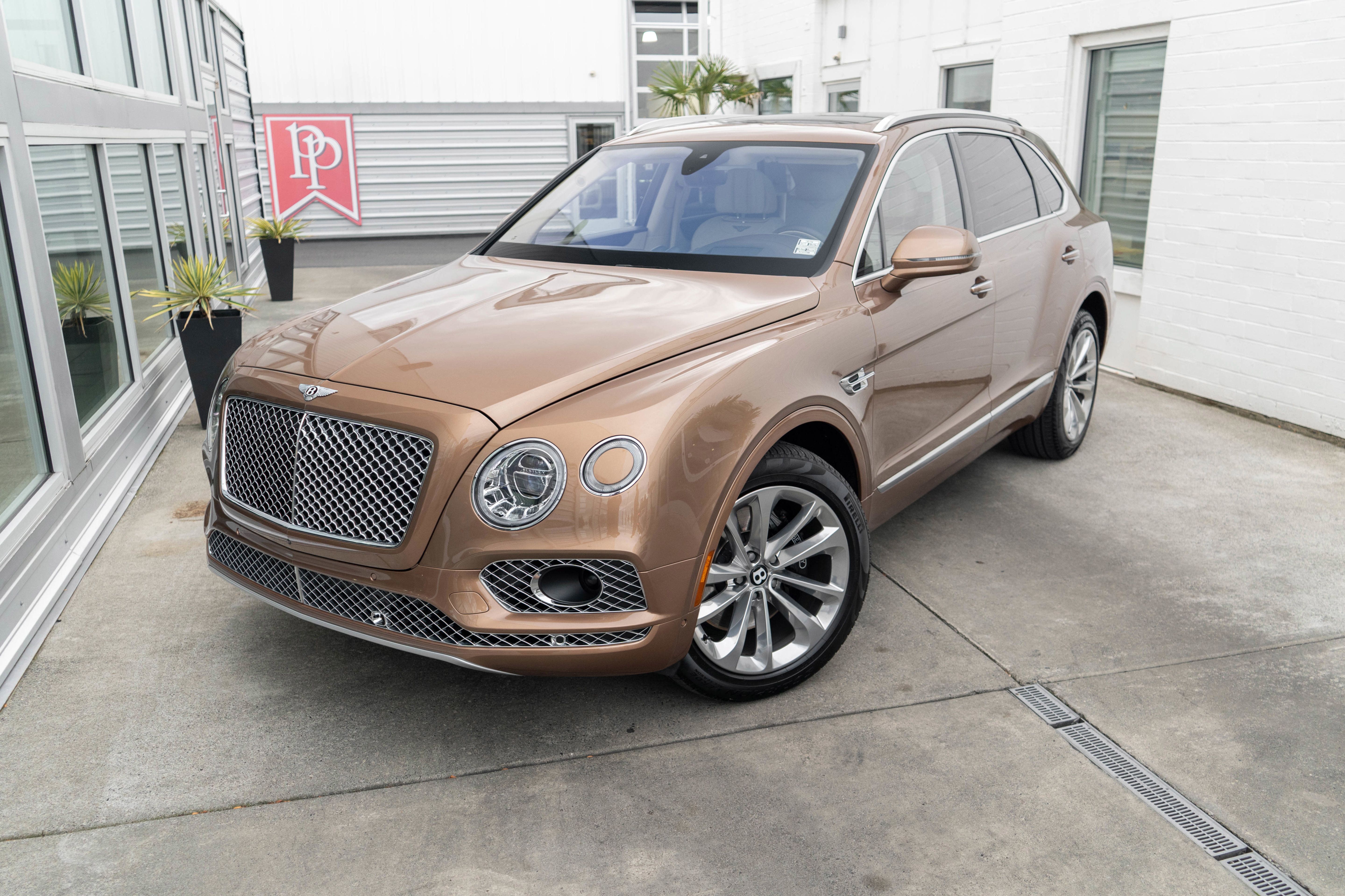 Used 2017 Bentley Bentayga AWD/4WD image 3