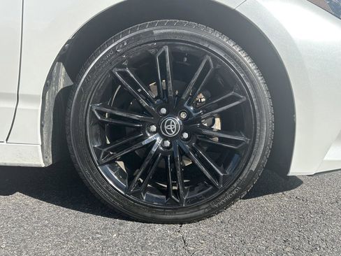 Used 2022 Toyota Avalon XSE image 11