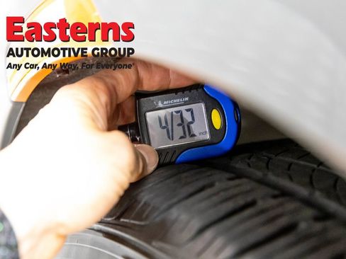 Used 2022 Chrysler Pacifica Touring-L image 29