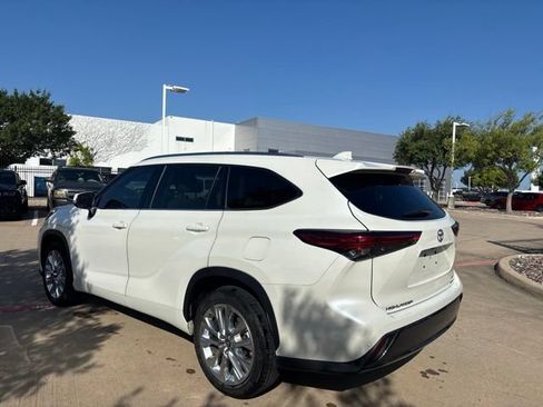 Used 2020 Toyota Highlander Limited FWD image 7