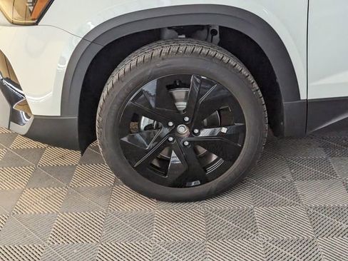 New 2026 Volkswagen Taos SE FWD image 13