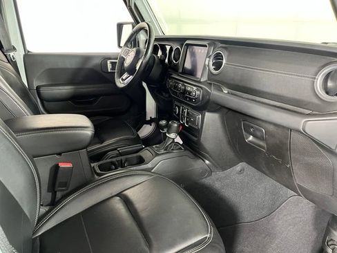 Used 2023 Jeep Wrangler Unlimited Sahara w/ Cold Weather Group AWD/4WD image 43