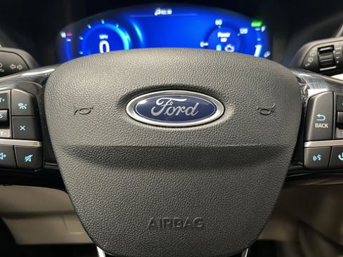Used 2022 Ford Escape Titanium AWD/4WD image 16
