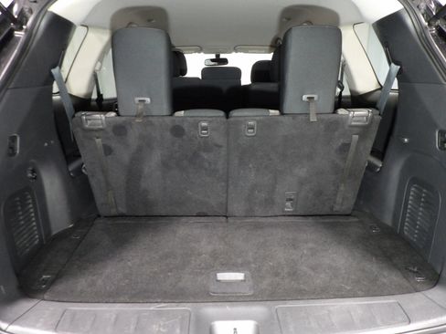 Used 2017 Nissan Pathfinder SV w/ SV Cold Weather Package AWD/4WD image 6