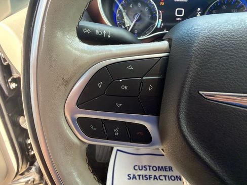 Used 2020 Chrysler Pacifica Limited FWD image 15