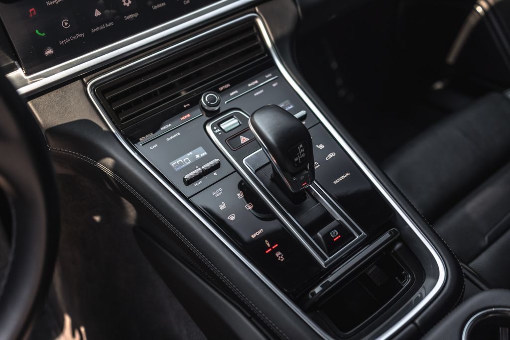 Used 2023 Porsche Panamera 4 Platinum Edition AWD/4WD image 17