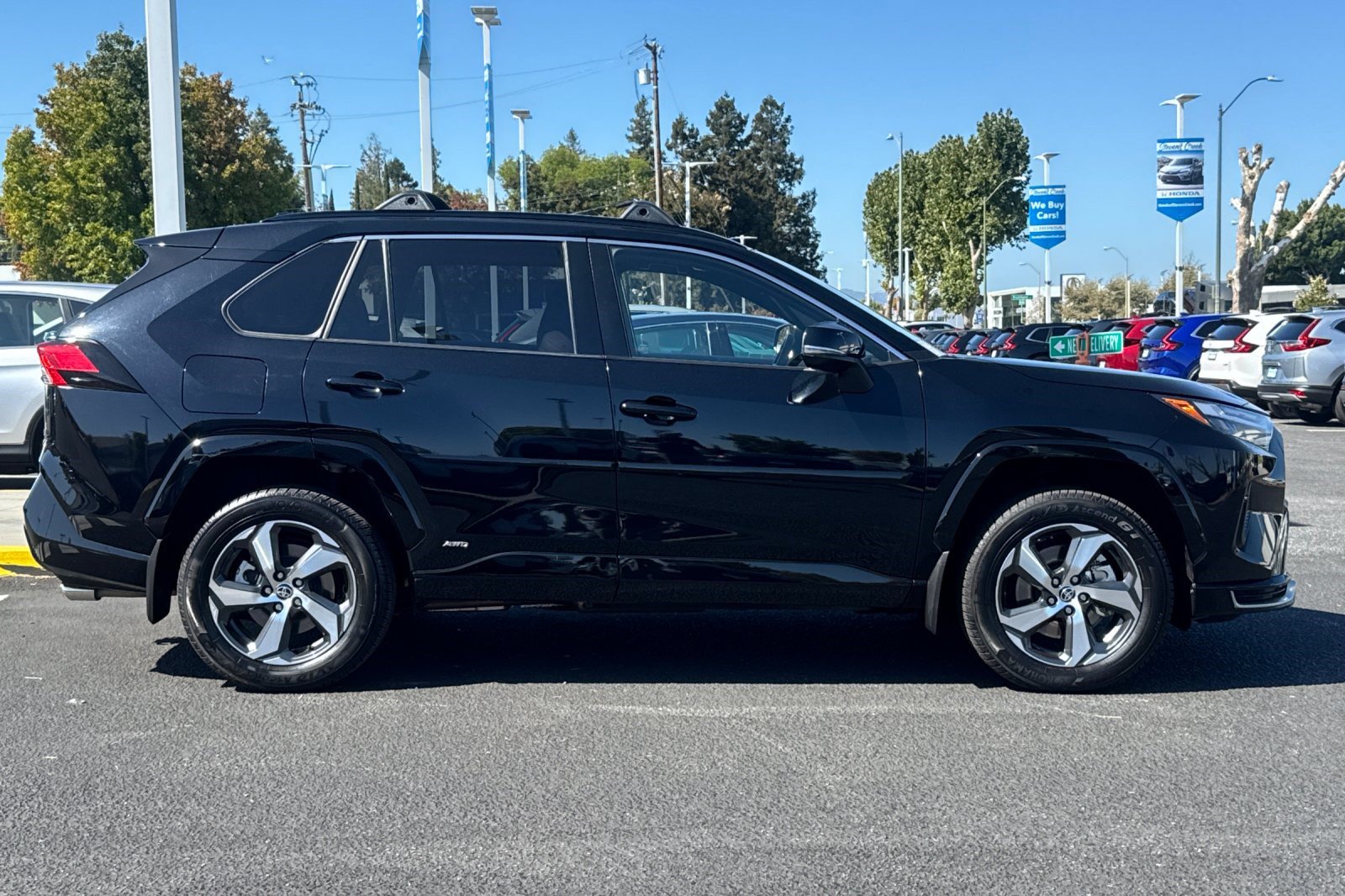 Used 2025 Toyota RAV4 SE AWD/4WD image 8