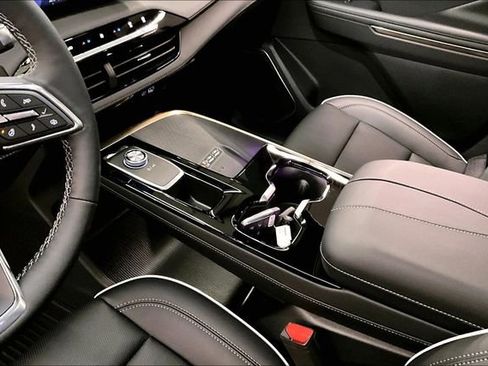 Used 2025 Buick Enclave Avenir w/ Super Cruise Package image 16