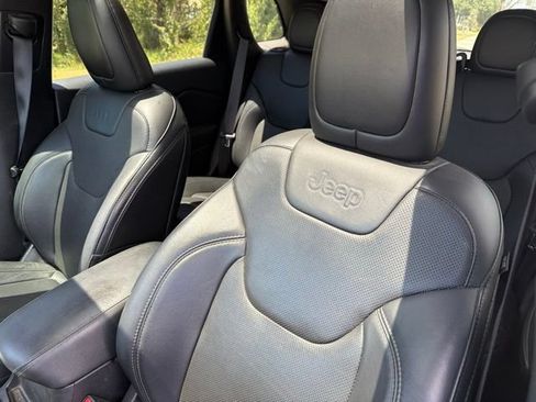 Used 2019 Jeep Cherokee Limited w/ Technology Group AWD/4WD image 11