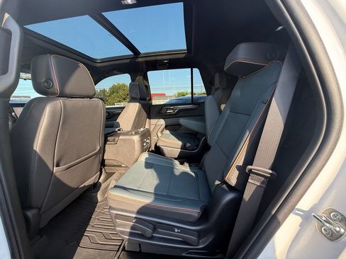 Used 2025 GMC Yukon AT4 w/ AT4 Premium Package AWD/4WD image 19