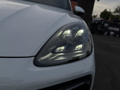 Used 2023 Porsche Cayenne S Platinum w/ Premium Package Plus AWD/4WD image 4