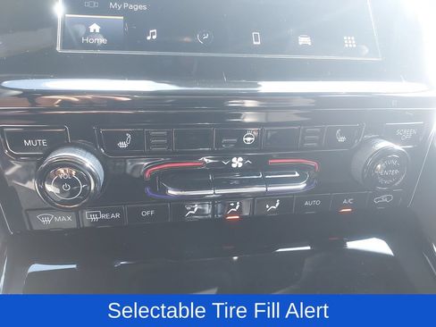 Used 2023 Jeep Grand Cherokee Altitude AWD/4WD image 18