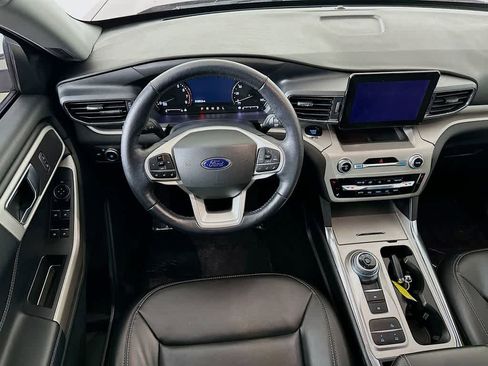 Certified 2022 Ford Explorer XLT w/ Equipment Group 202A image 10