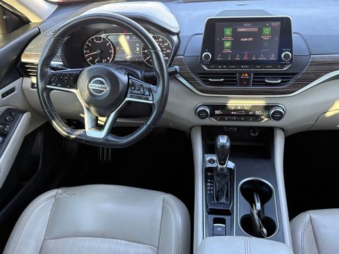 Certified 2019 Nissan Altima 2.5 Platinum image 14