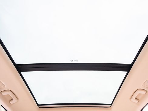 Used 2024 Bentley Bentayga Extended Wheelbase image 32