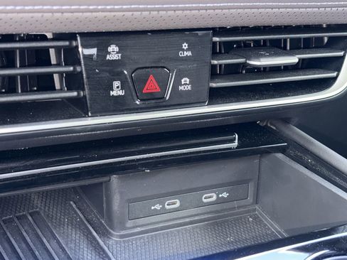 Used 2025 Volkswagen Atlas SEL AWD/4WD image 8