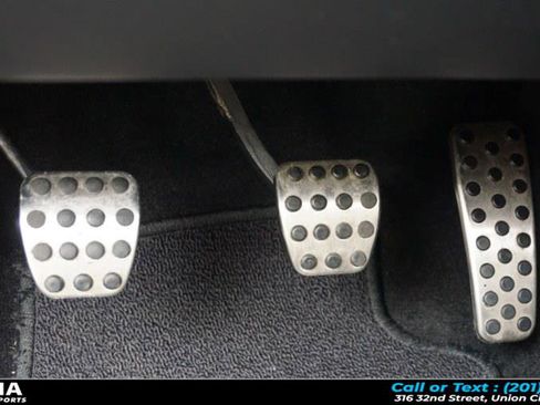 Used 2014 Dodge Challenger R/T image 24