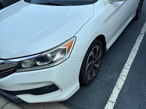 Used 2017 Honda Accord EX-L image 2