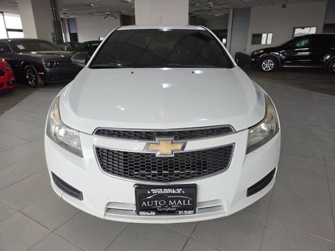 Used 2013 Chevrolet Cruze LS image 2