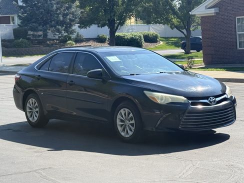 Used 2016 Toyota Camry LE FWD image 2