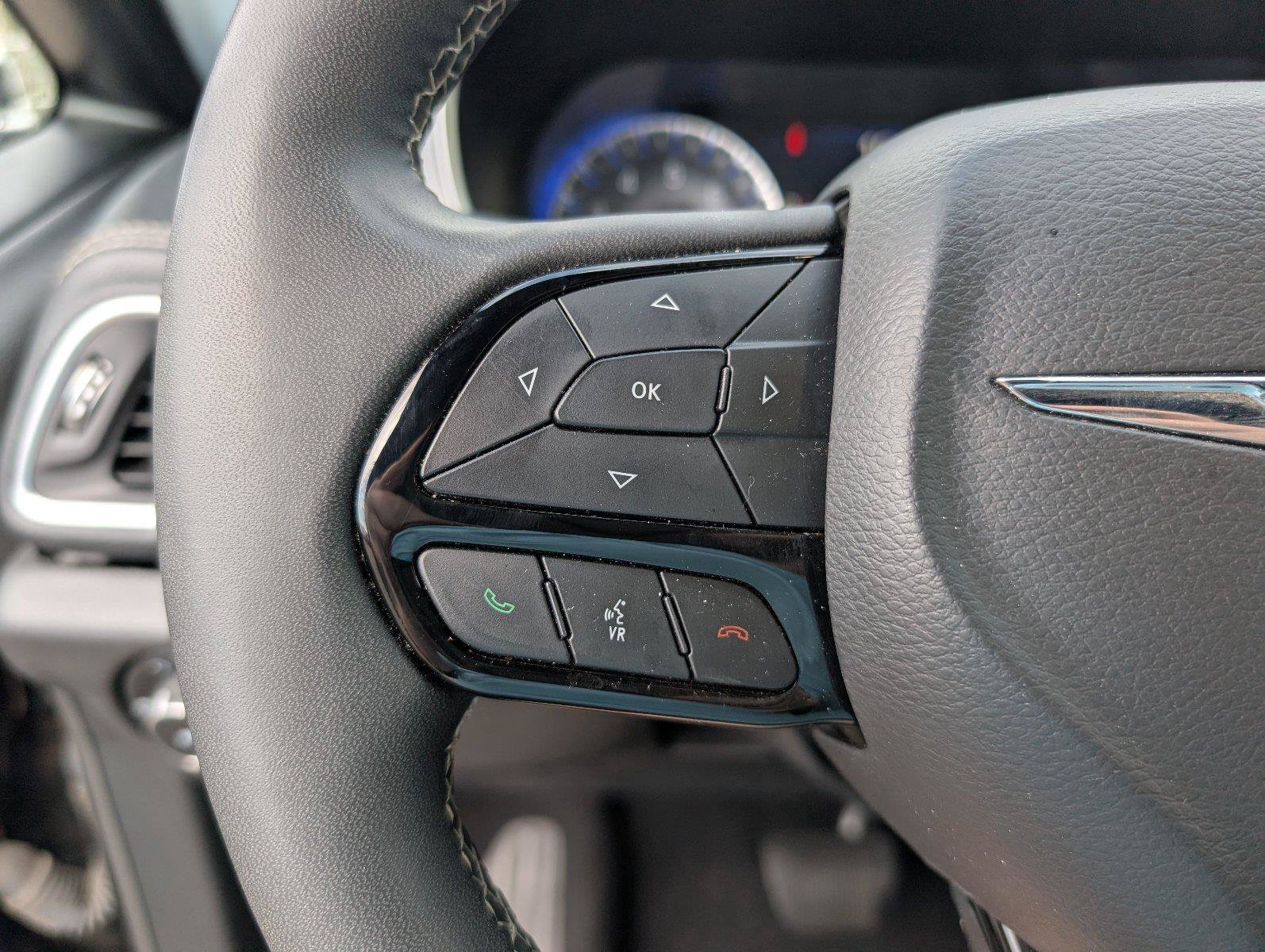 Used 2025 Chrysler Pacifica Limited FWD image 28