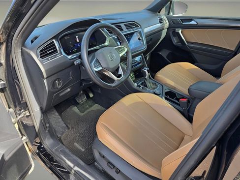 Used 2024 Volkswagen Tiguan SE image 25