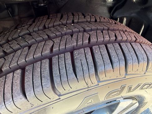 Used 2018 Toyota RAV4 LE image 37