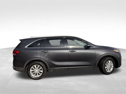 Used 2017 Kia Sorento LX w/ LX Convenience Package image 8