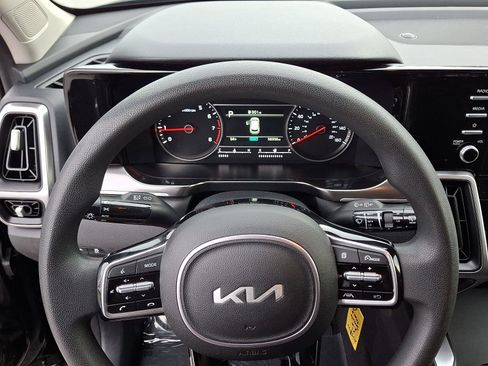 Used 2023 Kia Sorento LX image 18