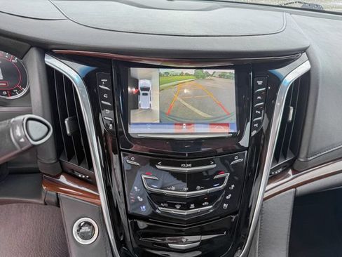 Used 2018 Cadillac Escalade Luxury RWD image 22