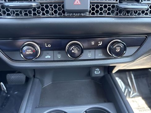 Used 2025 Honda HR-V LX image 17