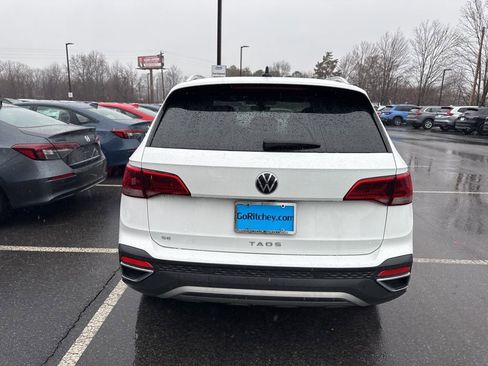 Used 2023 Volkswagen Taos SE w/ Panoramic Sunroof Package image 7