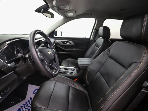 Used 2021 Chevrolet Traverse LT image 11