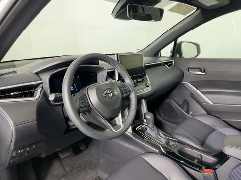 Used 2025 Toyota Corolla Cross AWD Hybrid image 3