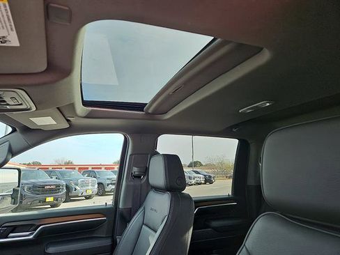 Used 2025 GMC Sierra 3500 Denali w/ Denali Reserve Package image 12