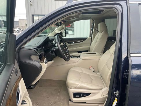 Used 2019 Cadillac Escalade ESV Luxury image 19