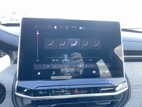 Used 2024 Jeep Compass Latitude image 16