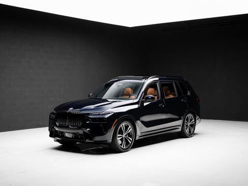 Used 2026 BMW X7 xDrive40i w/ M Sport Package AWD/4WD image 4
