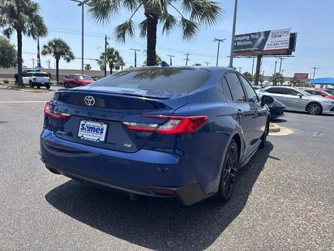 Used 2025 Toyota Camry SE FWD image 5