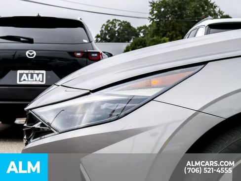 Used 2022 Hyundai Elantra Limited FWD image 8