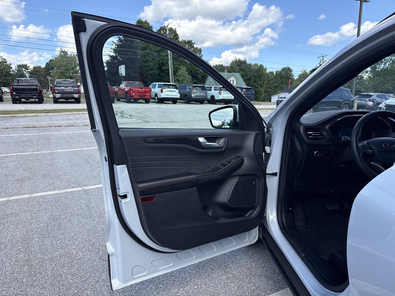Used 2025 Ford Escape ST-Line Select AWD/4WD image 14