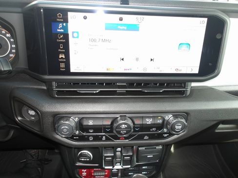 New 2025 Jeep Gladiator Willys image 16