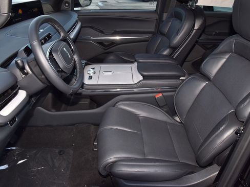 New 2025 Lincoln Navigator Reserve w/ Jet Appearance Package image 13