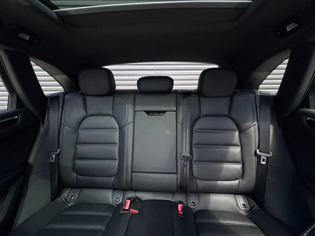 Certified 2026 Porsche Macan AWD/4WD image 23