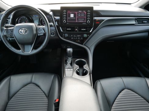 Used 2022 Toyota Camry SE w/ Convenience Package FWD image 10