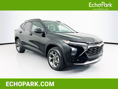 Used 2025 Chevrolet Trax LT image 1