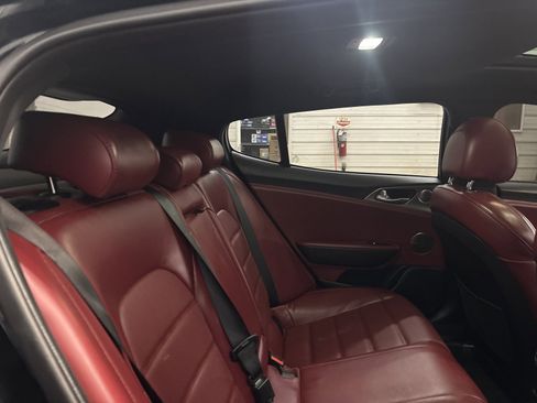 Used 2018 Kia Stinger GT2 image 30